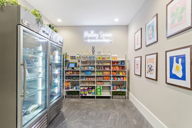 Convenient on-site quick market - Mallory Square