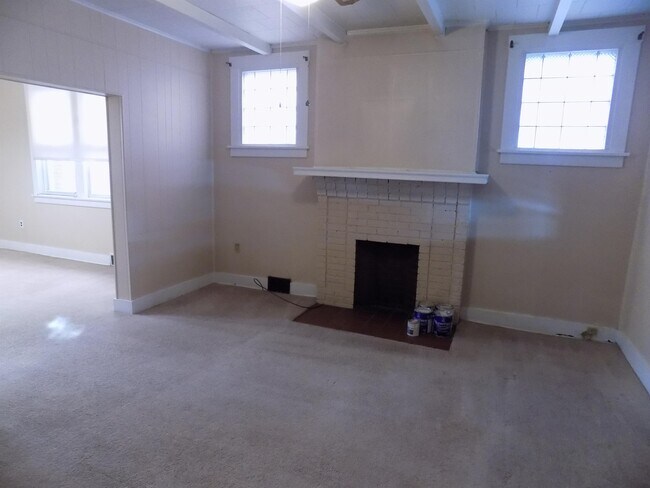 Building Photo - 117 Olivia St