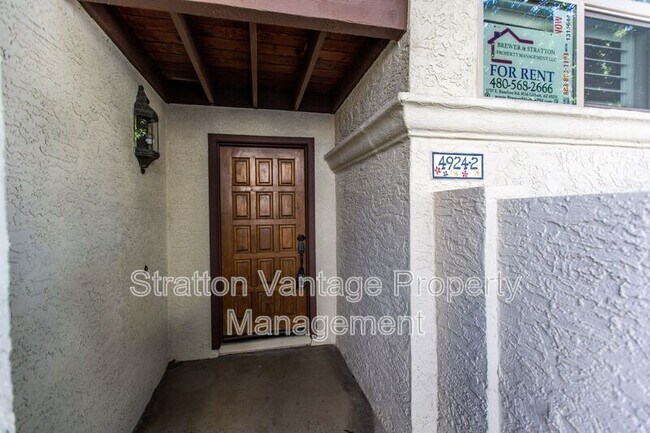 Building Photo - 4924 E Hazel Dr