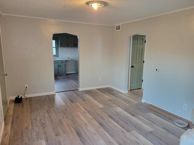Foto del edificio - 5320 E State Blvd