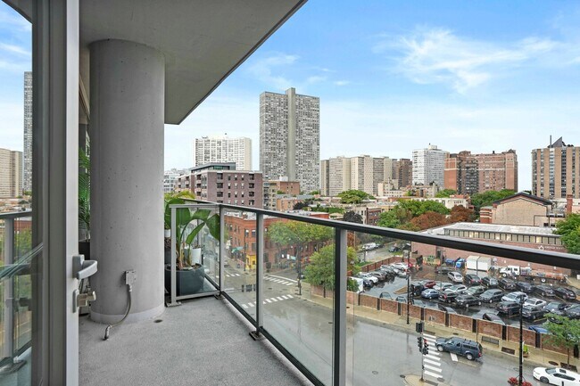 Building Photo - 3750 N Halsted St