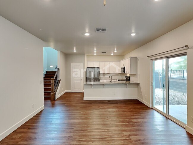 Foto del edificio - 638 W Hackamore Ave