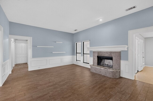 Foto del edificio - 1207 Mistywood Ln