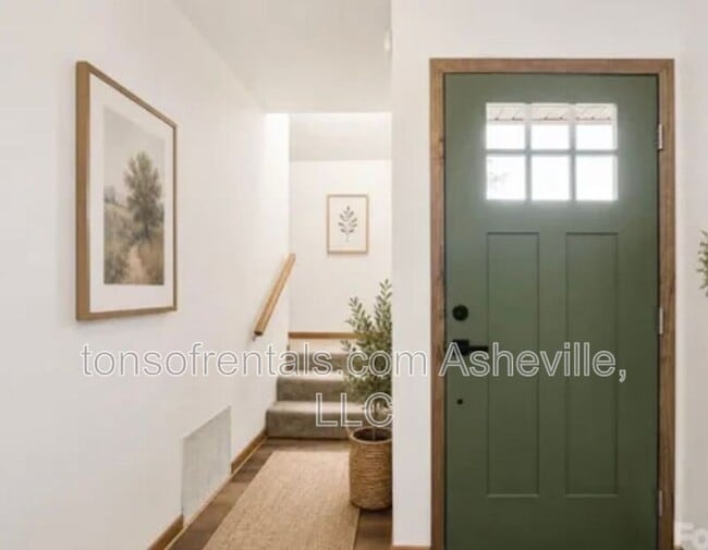 Building Photo - 207 Wood Dale Dr