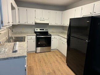 Building Photo - 120 Pineview Rd