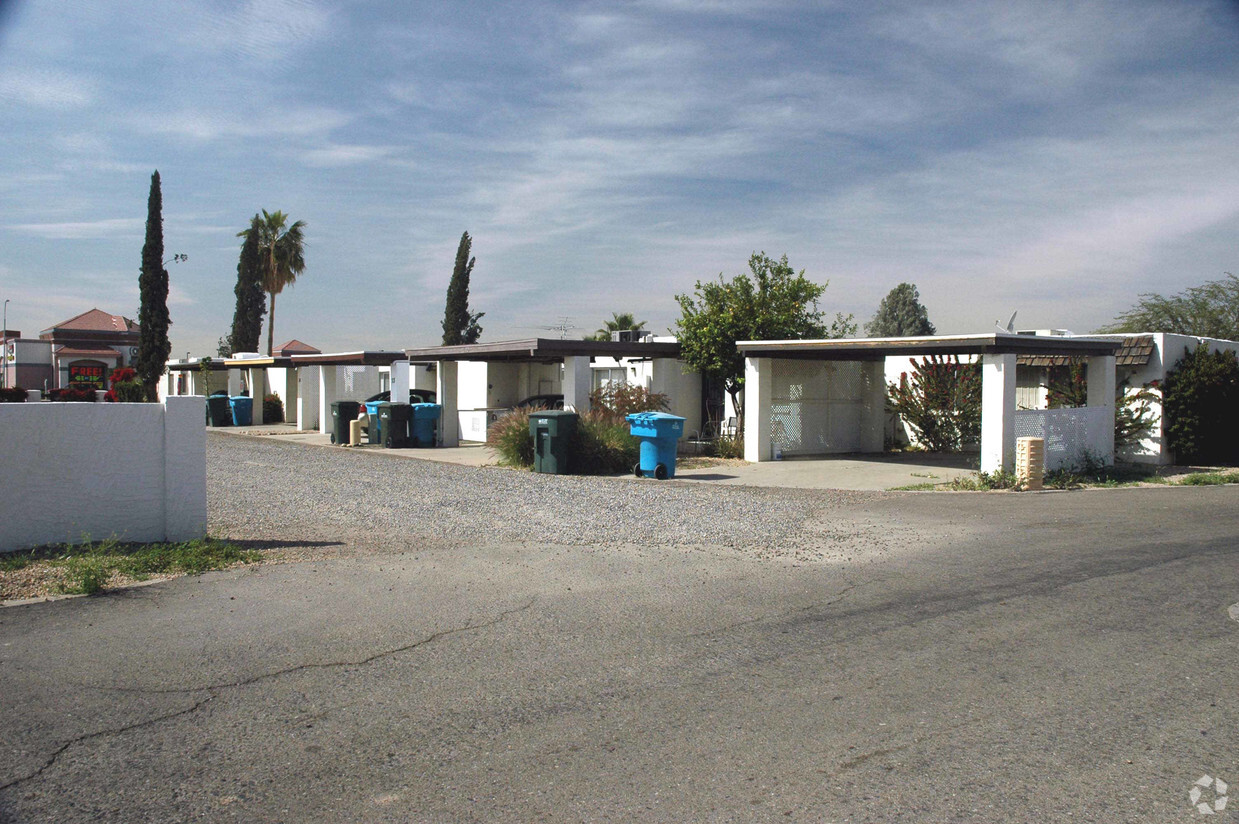 Building Photo - Villa la Paz Apartments