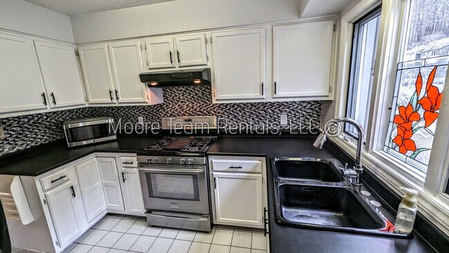 Foto del edificio - 2 Bed / 3 Bath Condo - Office, Pool, Clubhouse & Garage