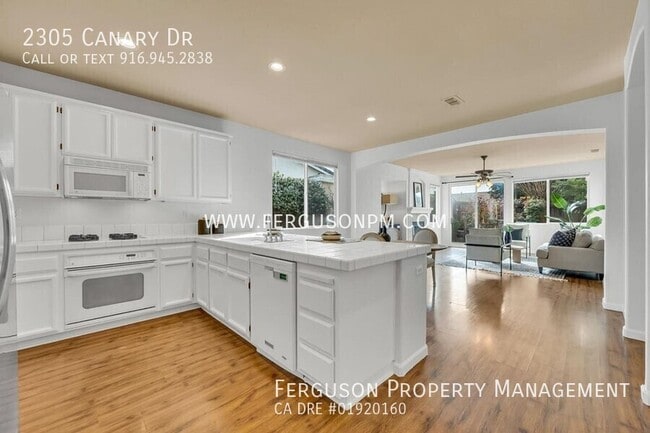 Building Photo - 2305 Canary Dr