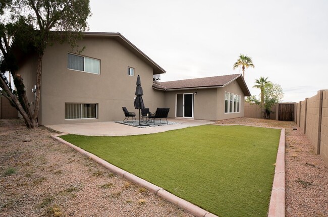 Building Photo - 1720 E Hermosa Dr