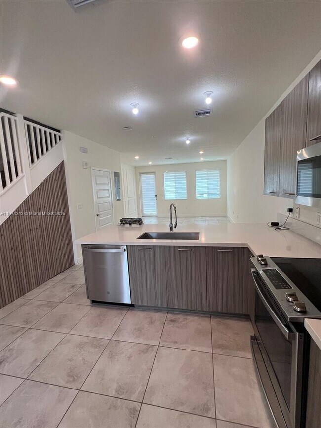Foto del edificio - 10295 NW 64th Terrace