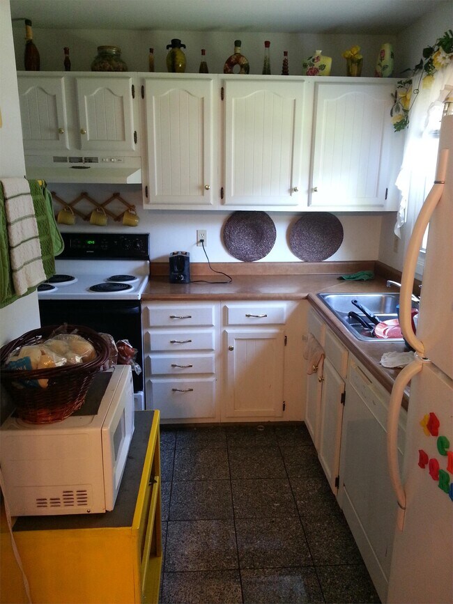 Building Photo - 2013 Adderbury Ln
