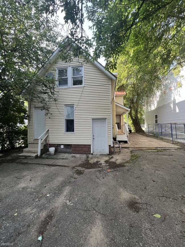 Building Photo - 5 br, 2.5 bath House - 36 Stewart Street S...