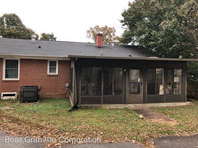 Building Photo - 3 br, 1 bath House - 706 Erich Rd