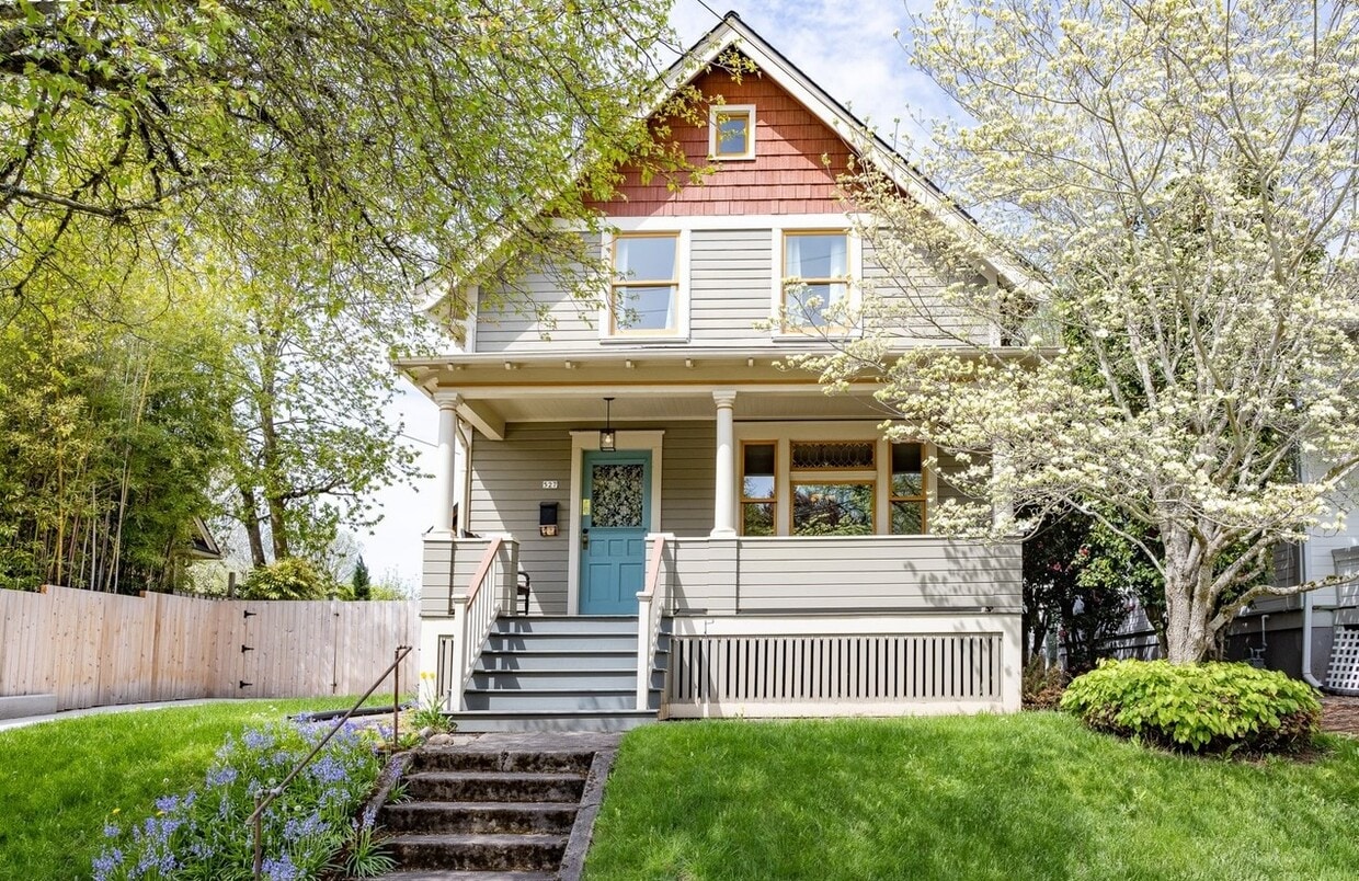 Front of the house view - 527 NE Fargo St