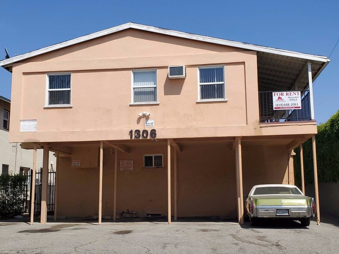 Primary Photo - 1306 N Las Palmas Ave