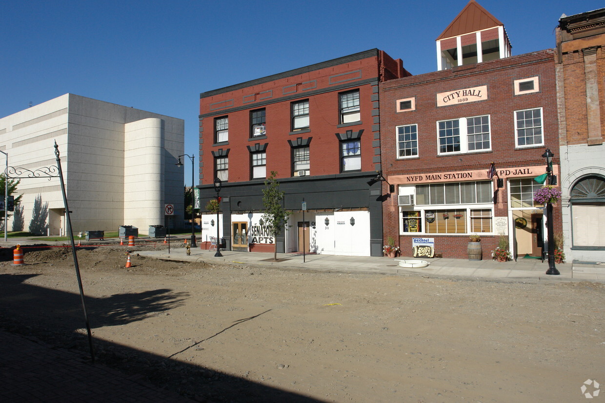 31 N Front St - The Senator Apartments