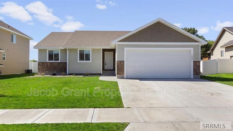 Primary Photo - 1591 Clarence Dr