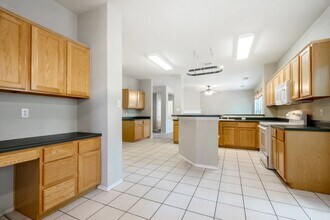 Building Photo - 4229 Kingsburg Dr