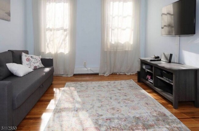 Foto del edificio - 228 1st St
