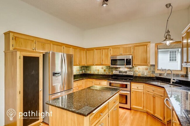 Building Photo - 5870 Dufferin Drive