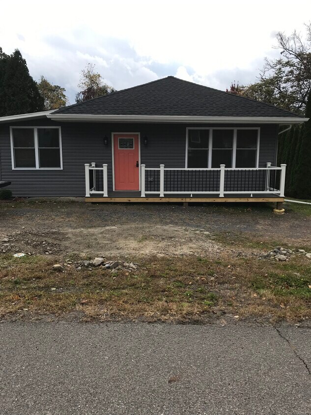 Foto principal - 213 Bear Creek Blvd