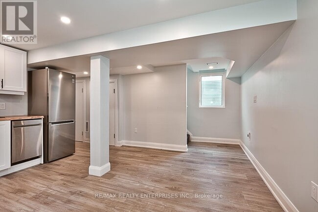 Building Photo - 2 Holmstead Ct