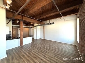 Building Photo - 202 W 5th St