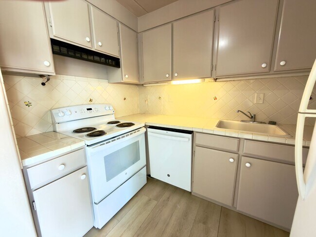 Foto del edificio - 430 Keoniana St