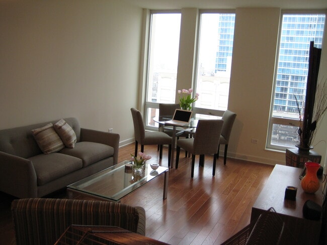 Living Room - 1400 S Michigan Ave Apartment