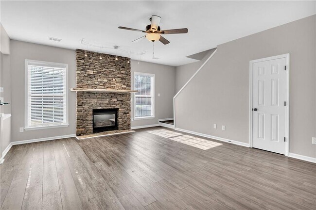 Foto del edificio - 5355 Medlock Corners Dr