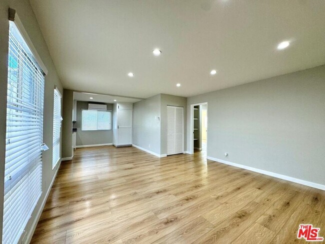 Foto del edificio - 505 S Wilton Pl