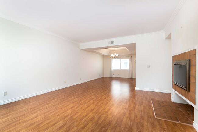 Foto del edificio - 12416 Magnolia Blvd