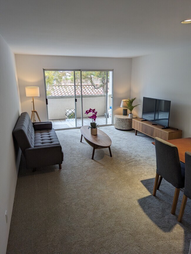 Building Photo - 433 Por La Mar Cir
