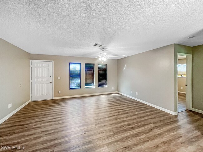 Foto del edificio - 3705 SW 7th Pl