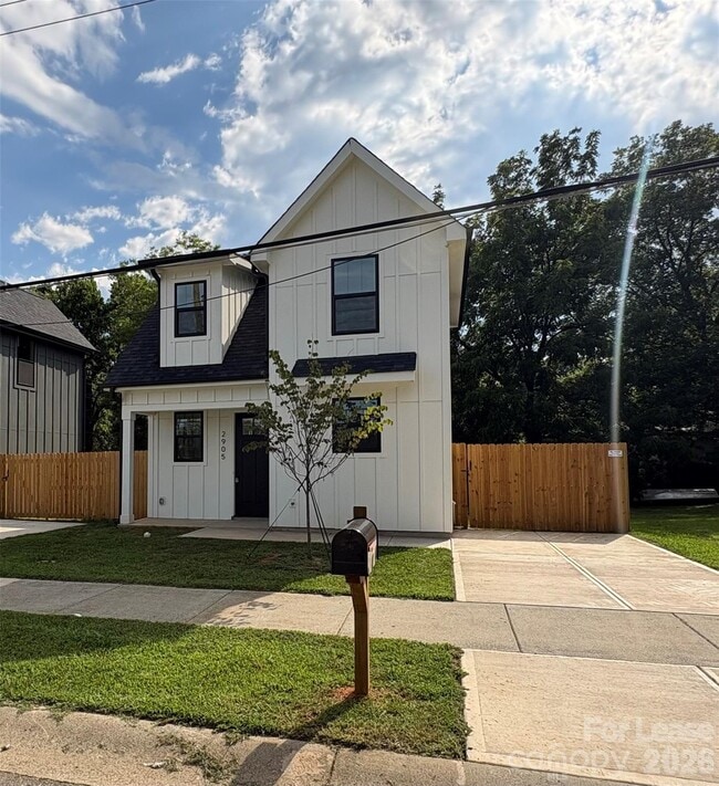 Building Photo - 2905 Clyde Dr