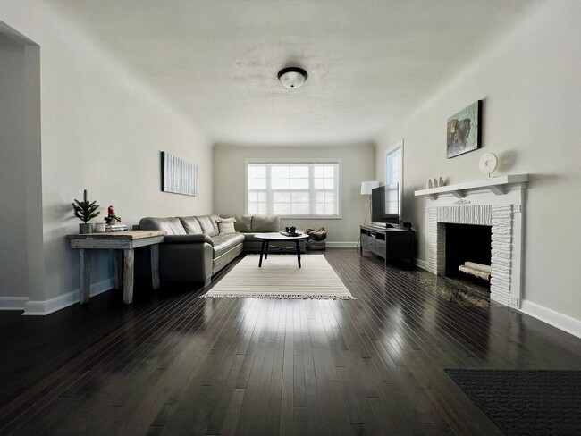 Building Photo - Beautiful 4 Bed 3 Bath Home for Rent! Grea...