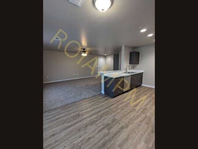Interior Photo - 1215 South Eisenhower Street