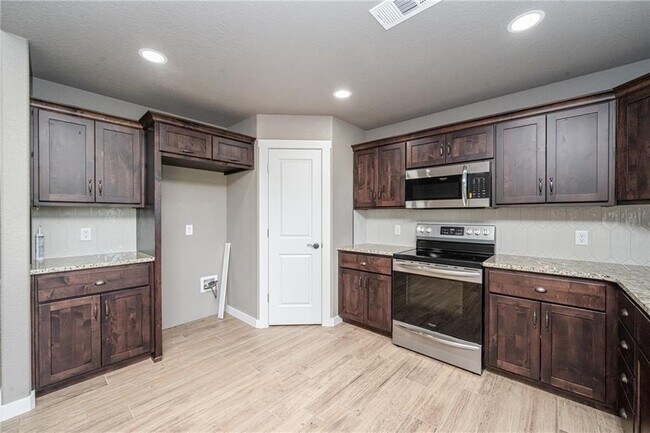 Building Photo - 1616 Taylor Orchard Rd