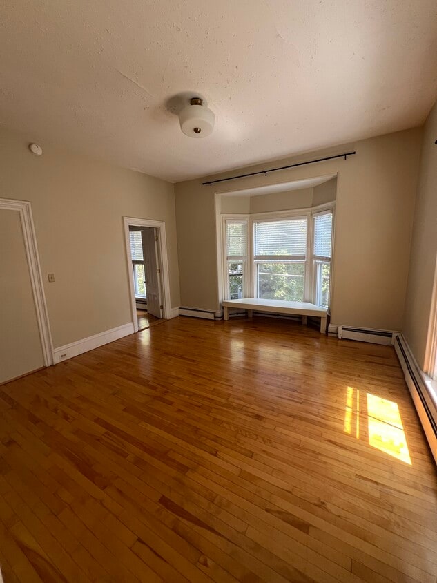 Large bedroom w/ bay window - 130 Emery St