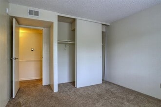 Building Photo - 8555 S Fairmount Dr