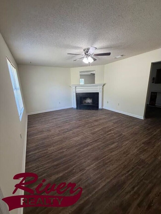 Building Photo - 3 Bedroom House in Hephzibah For Rent.