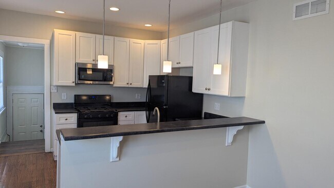 Foto del edificio - 821 Lake St