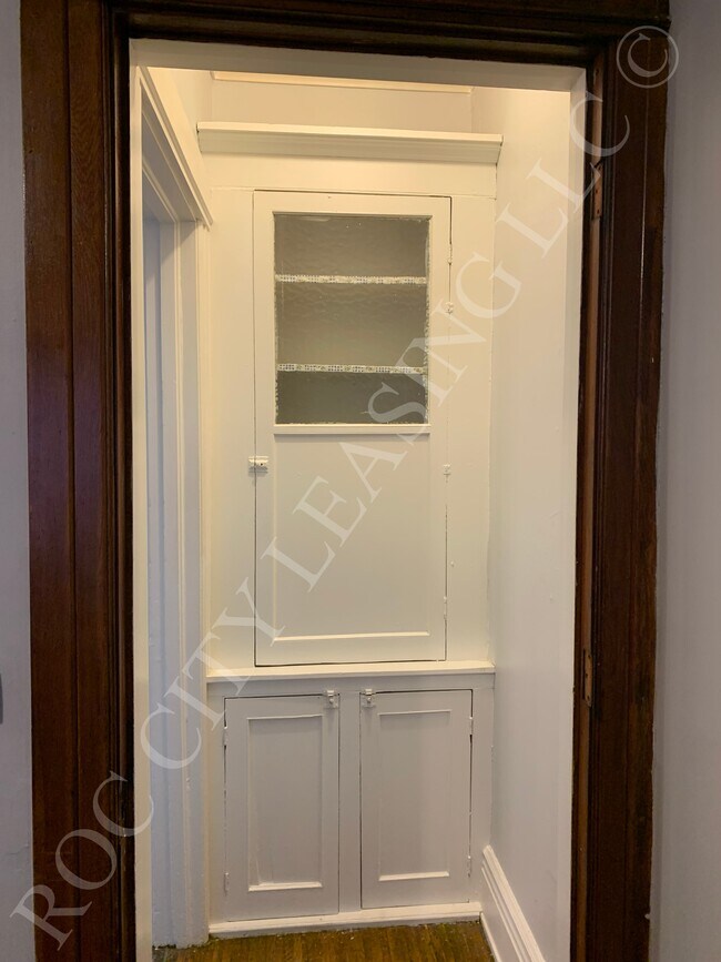 Foto del edificio - 1079 Monroe Ave