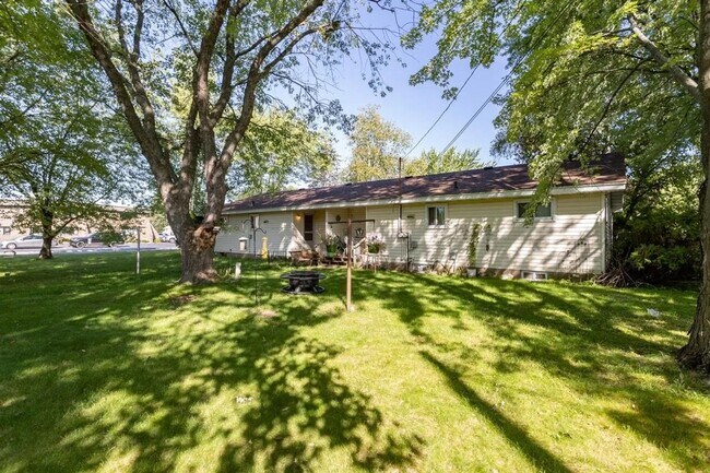 Foto del edificio - 1403/1405 Daley Avenue