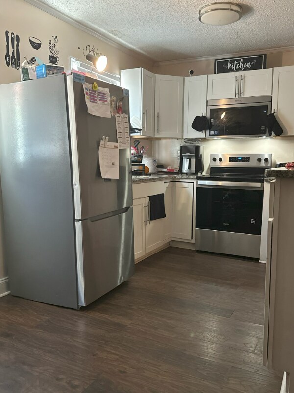 Building Photo - 718 E Maple Ave