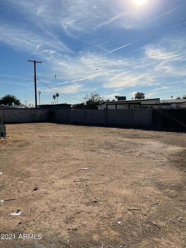 Building Photo - 8155 W Avalon Dr