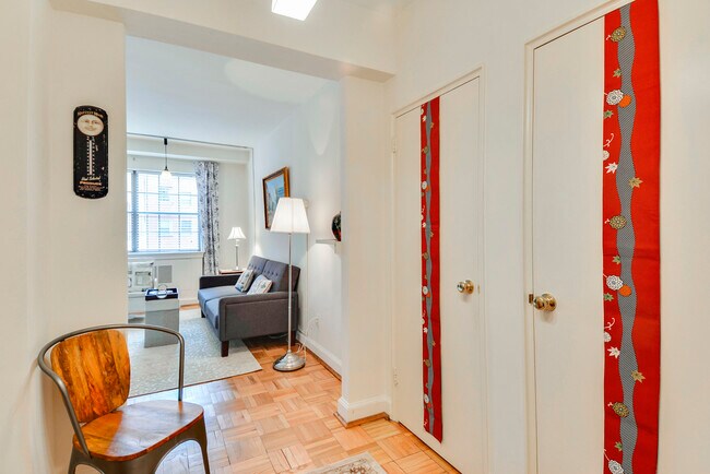 Vestíbulo y armarios - 3601 Greenway