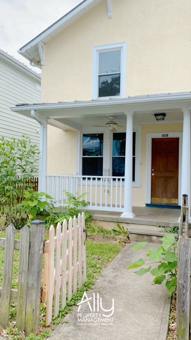 Building Photo - 908 Anderson St