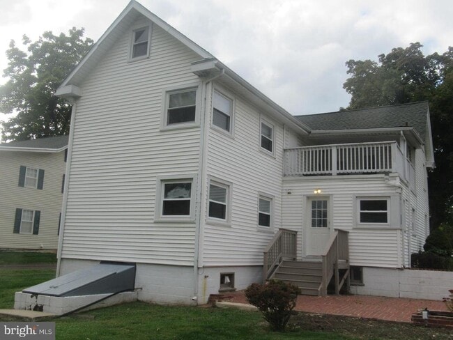 Building Photo - 1671 W Point Pike