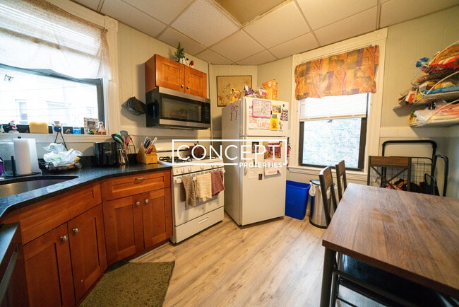 Building Photo - 826 Huntington Ave